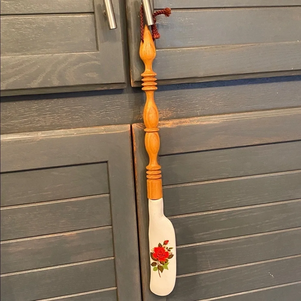 Vintage Wooden Utensil Set with Floral Design - Picture 9 of 16
